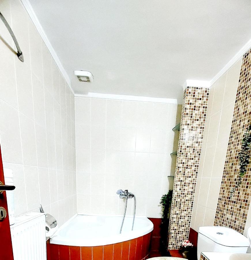 "Home Sweet Home" 3 Bedrooms Big House 110M Free Indoor Parking! テッサロニキ エクステリア 写真