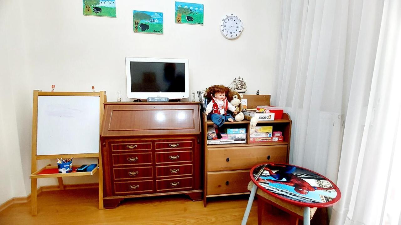 "Home Sweet Home" 3 Bedrooms Big House 110M Free Indoor Parking! テッサロニキ エクステリア 写真